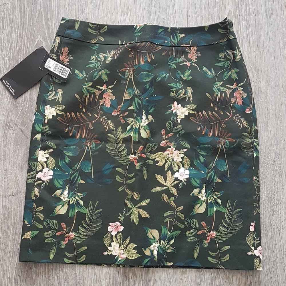 RW&CO. Floral skirt